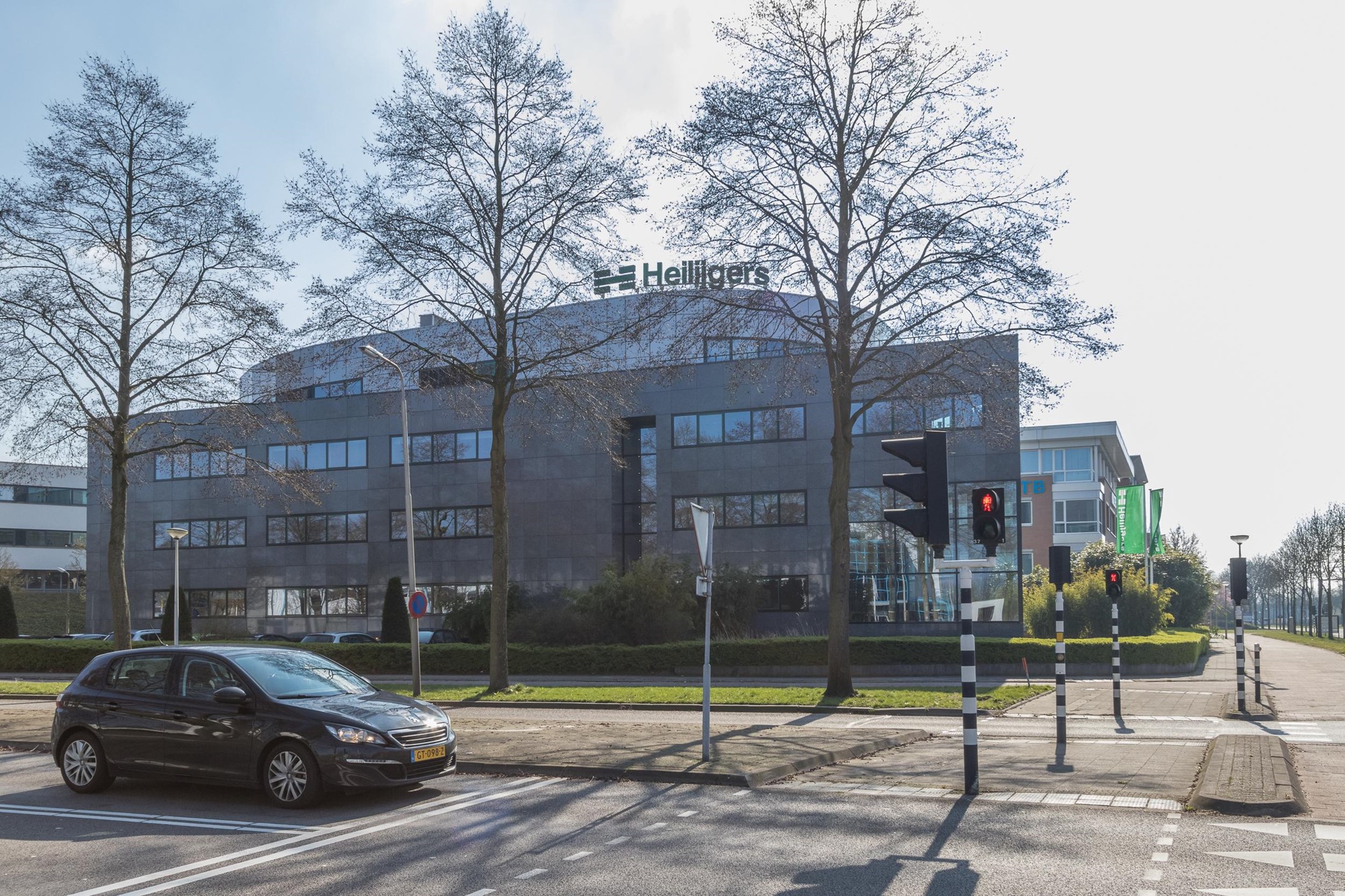 M7 Real Estate Ltd sells office building Displayweg 2 Amersfoort