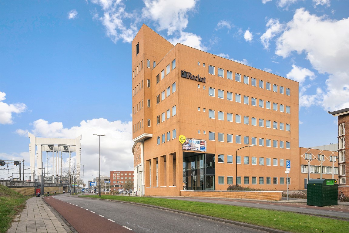 M7 sells the office building Korte Parallelweg 1, Dordrecht