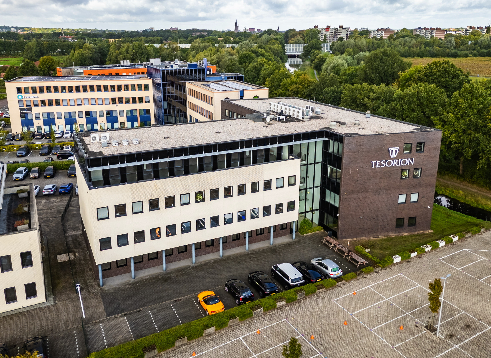 M7 Real Estate heeft het kantoorgebouw aan de Fokkerstraat 4 in Leusden verkocht aan een particuliere investeerder